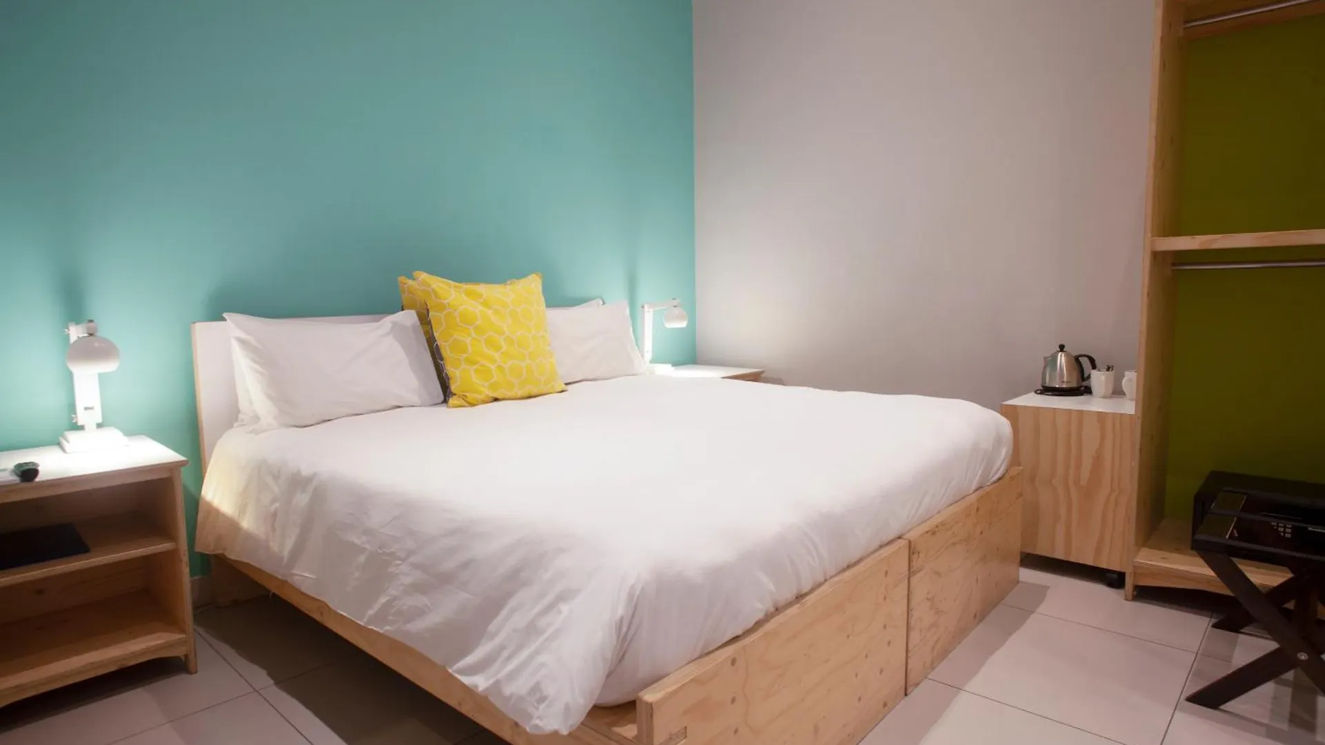 Mojo Hotel & Market