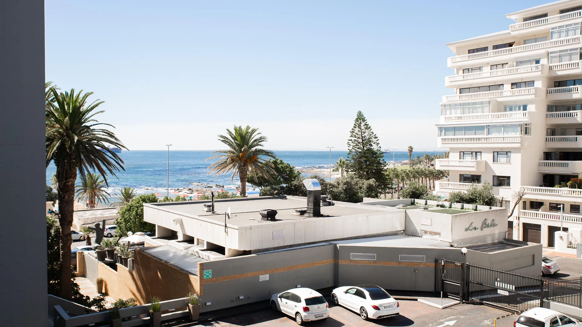 Mojo Hotel & Market