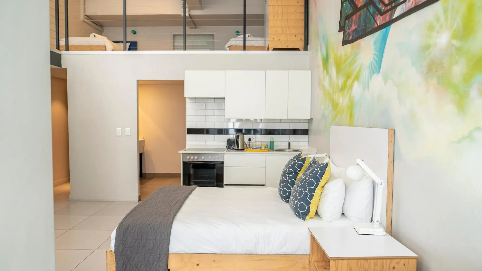 Mojo Hotel & Market