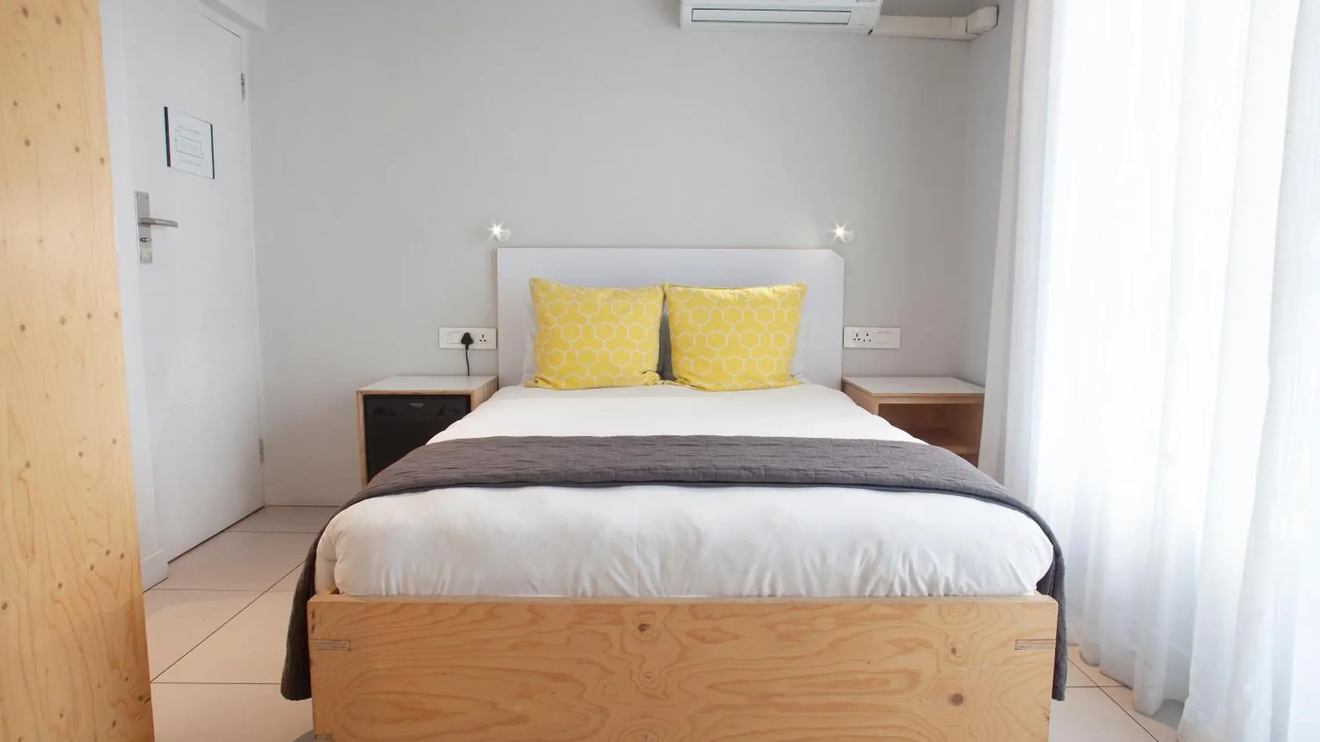 Mojo Hotel & Market