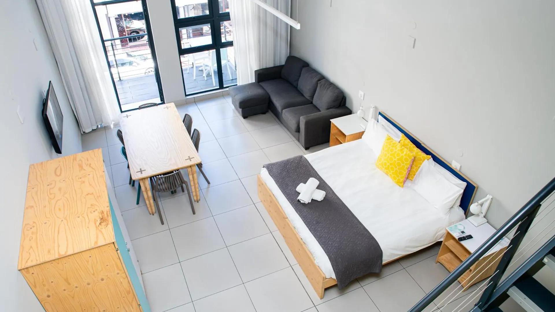 Mojo Hotel & Market