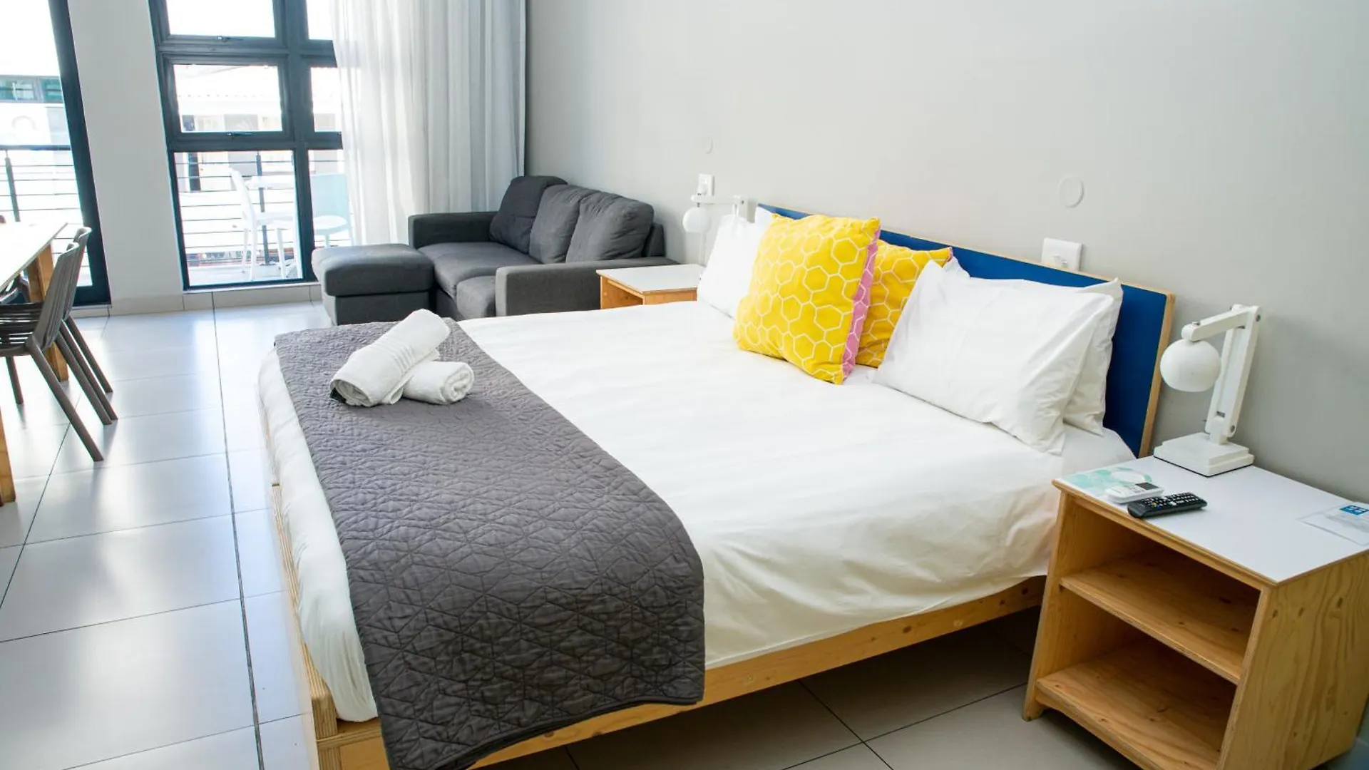 Mojo Hotel & Market