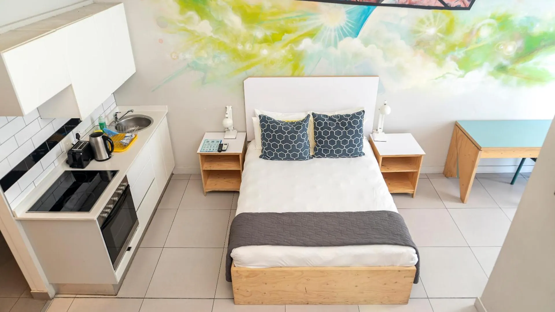 Mojo Hotel & Market