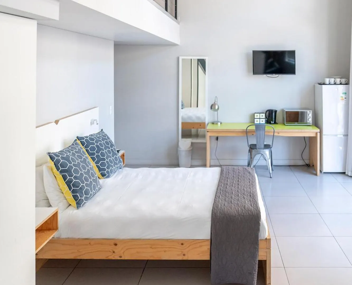 Mojo Hotel & Market