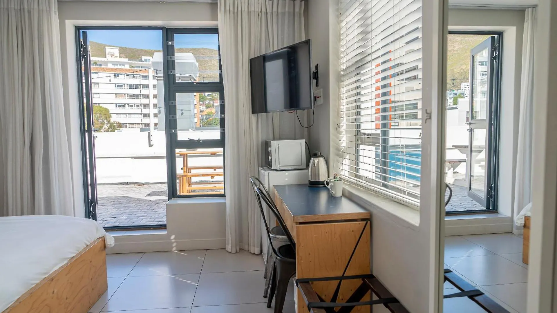 Mojo Hotel & Market